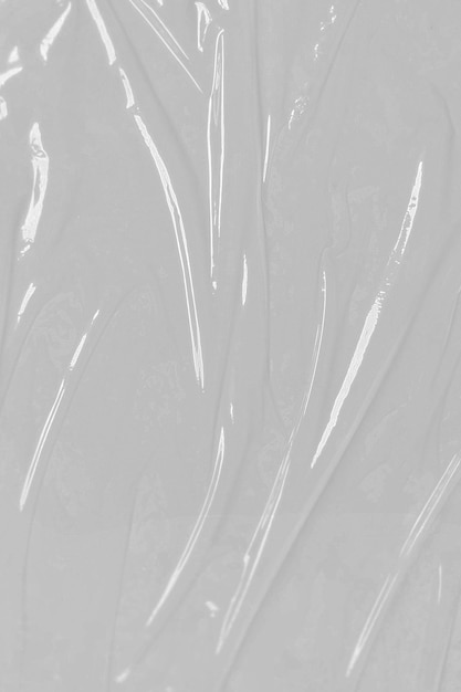 Enveloppe en plastique grunge froissée sur fond blanc Texture en polyéthylène film étiré transparent