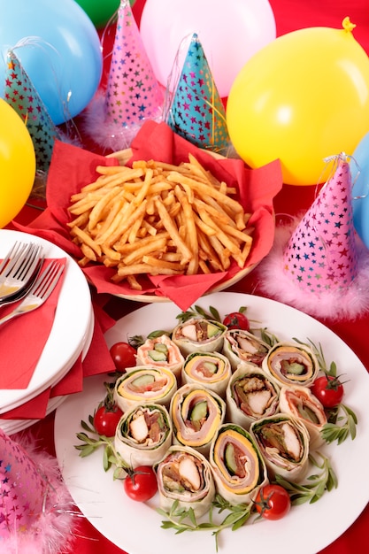 Envelopper les sandwichs pour la nourriture de fête