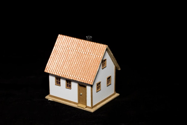 Environnement d'habitation, petite maison modèle isolée. Image de la maison.
