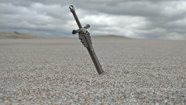 Photo l'épée dans le sable sur la plage contre le ciel nuageux