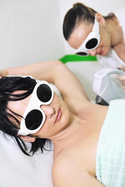 épilation au laser et soins de la peau dans un spa et un salon de beauté