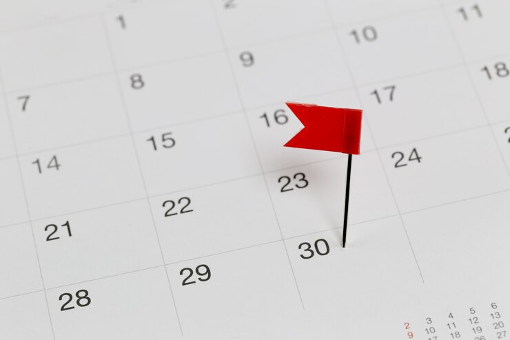 Épingles rouges aux Wildcats sur le calendrier à côté de la fin du mois.