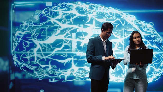 Une équipe d'ingénieurs réfléchit à des façons de développer l'intelligence artificielle