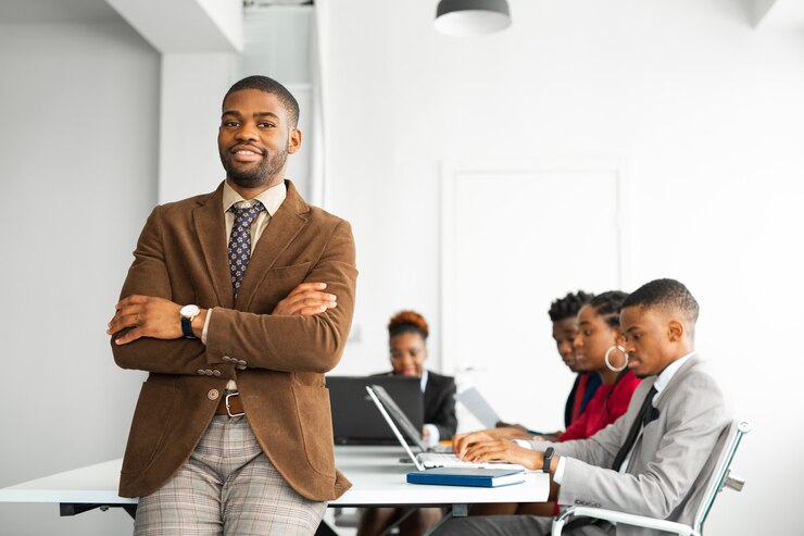 Photo équipe de jeunes africains au bureau