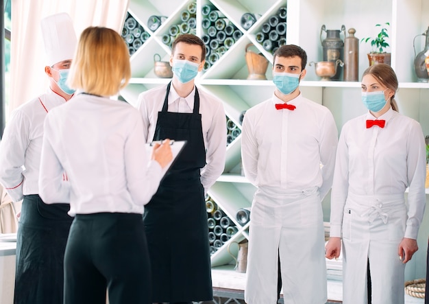 L'équipe de service d'un restaurant