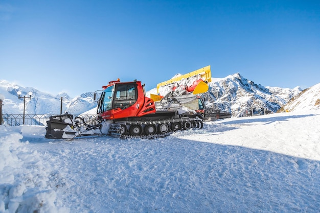 Équipement de déneigement, bulldozer à neige