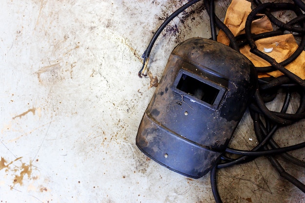 Equipement de soudage avec poste de travail