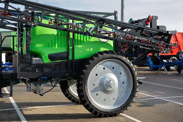 Photo Équipement supplémentaire pour le tracteur à l'exposition de machines agricoles