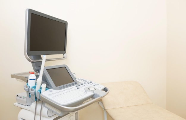 Equipement ultrasonore moderne dans la clinique