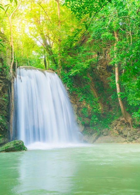 Erawan Waterfall, Parc national d&#39;Erawan à Kanchanaburi en Thaïlande