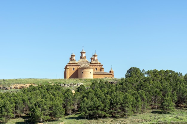 Photo l'ermitage de la vierge de pueyo du xve siècle en aragon, en espagne