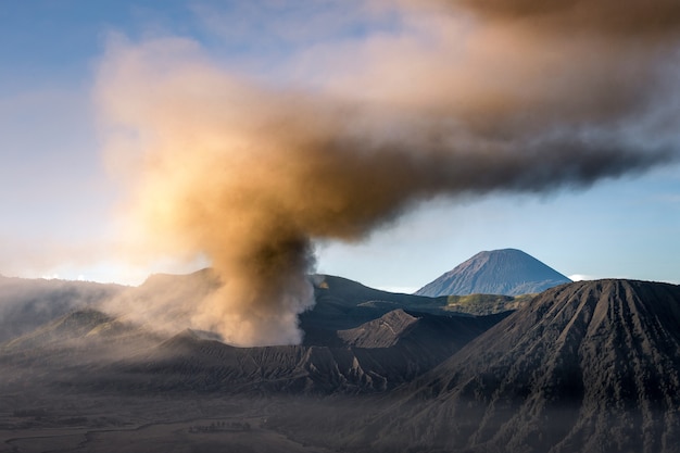 L'éruption du mont Bromo