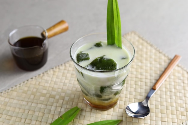 Es Cincau Hijau ou Green Grass Jelly Cincau Ijo Dessert indonésien