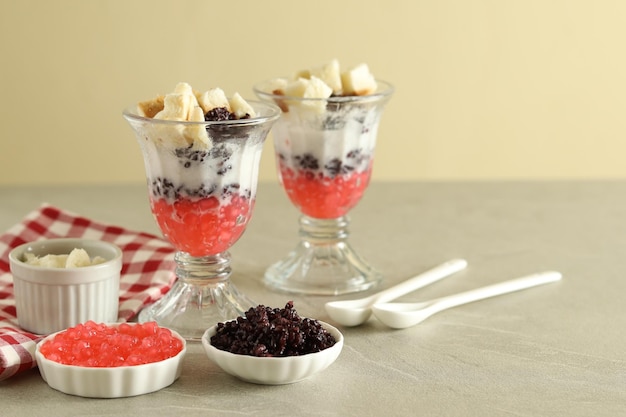 Es Podeng, dessert traditionnel de sundae de crème glacée à la noix de coco, populaire à Jakarta.