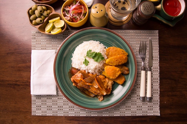 Escabeche Fried fish patates douces Pérou comfort food tradition culture culinaire restaurant gastronomique