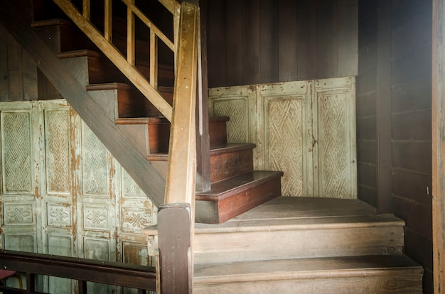 Escalier en bois vintage à California State Capitol