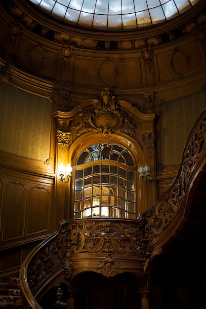 Photo escalier en colimaçon en bois vintage