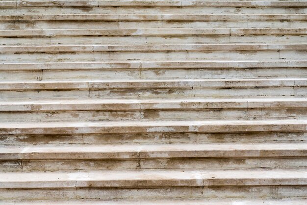 Un escalier en marbre en toile de fond