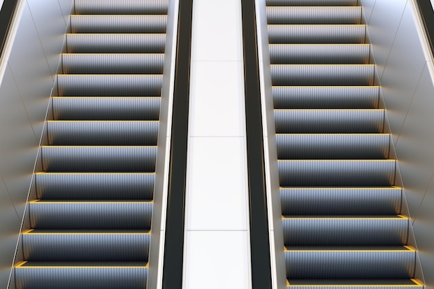 Escalier mécanique en métal dans un bureau moderne ou un bâtiment public, un centre commercial, un chemin de fer de l'aéroport ou une station de métro