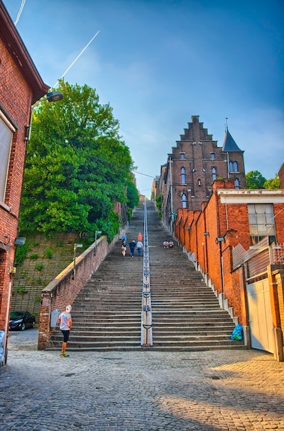 Escalier Montagne de beuren avec maisons en briques rouges à Liège Belg