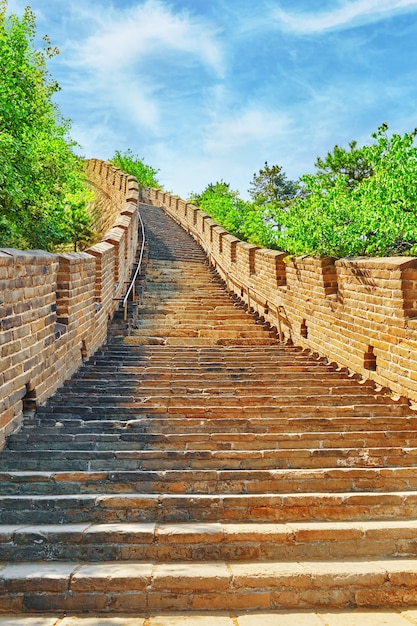 Escalier en pierre de la Grande Muraille de Chine, section "Mitianyu". Banlieue de Pékin.