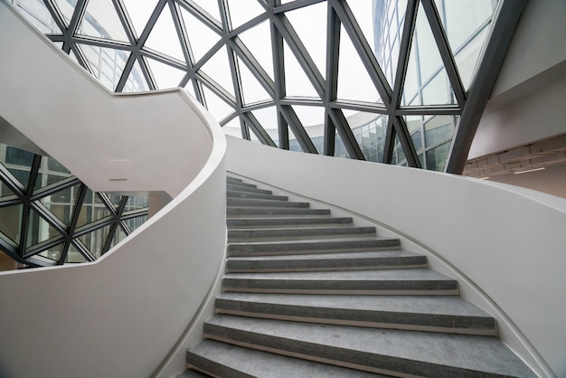 L'escalier tournant du musée d'art, un musée d'art contemporain à Chongqing, en Chine.