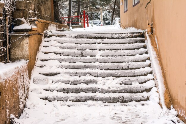 Escaliers couverts de neige, blizzard