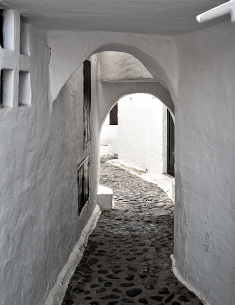 Escaliers d'une maison dans le pittoresque village blanc de Binibeca Vell à Minorque, Îles Baléares.