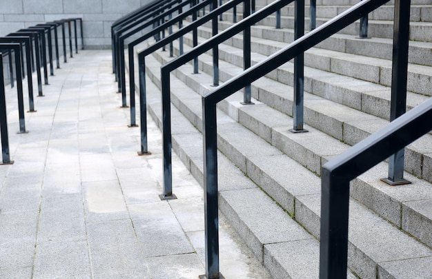 Escaliers modernes sur rue