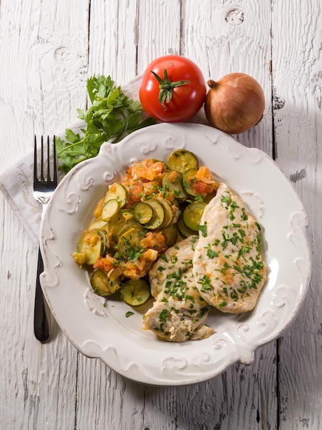 Escalope aux tomates et courgettes