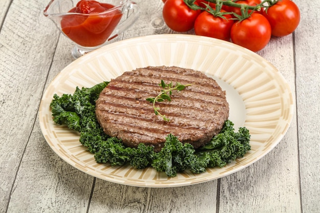 Escalope de boeuf grillée pour burger