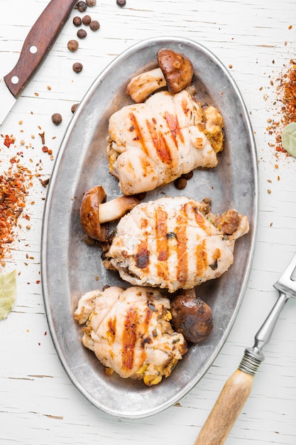 Escalope de poulet aux champignons.