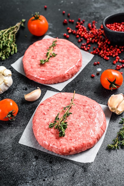 Escalope de viande hachée crue