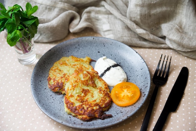 Escalopes de pommes de terre à la crème sure