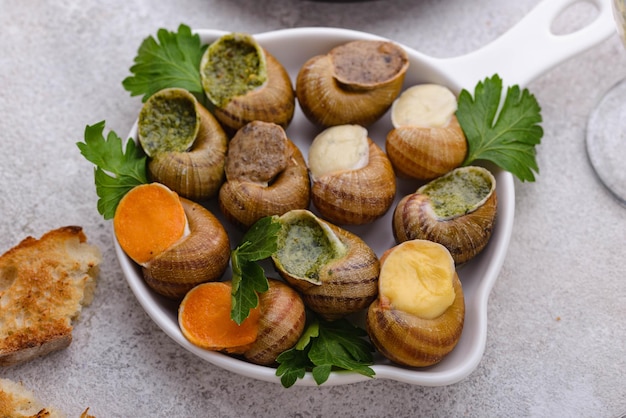 Escargot d'escargots au four avec du pain