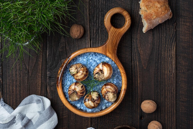 Escargots de Bourgogne aux noix fraîches de persil et à l'ail