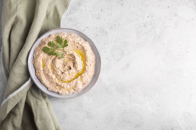 Esme, baba ganoush d'aubergines au four avec pâte de sésame