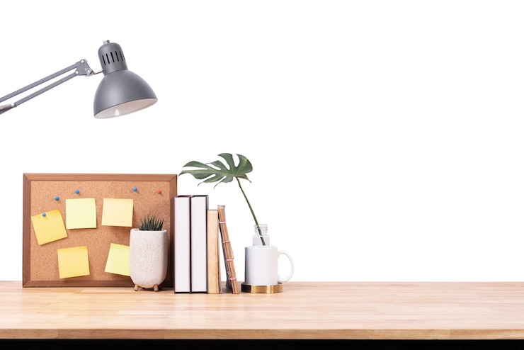 Photo espace de bureau en bois vide sur fond blanc