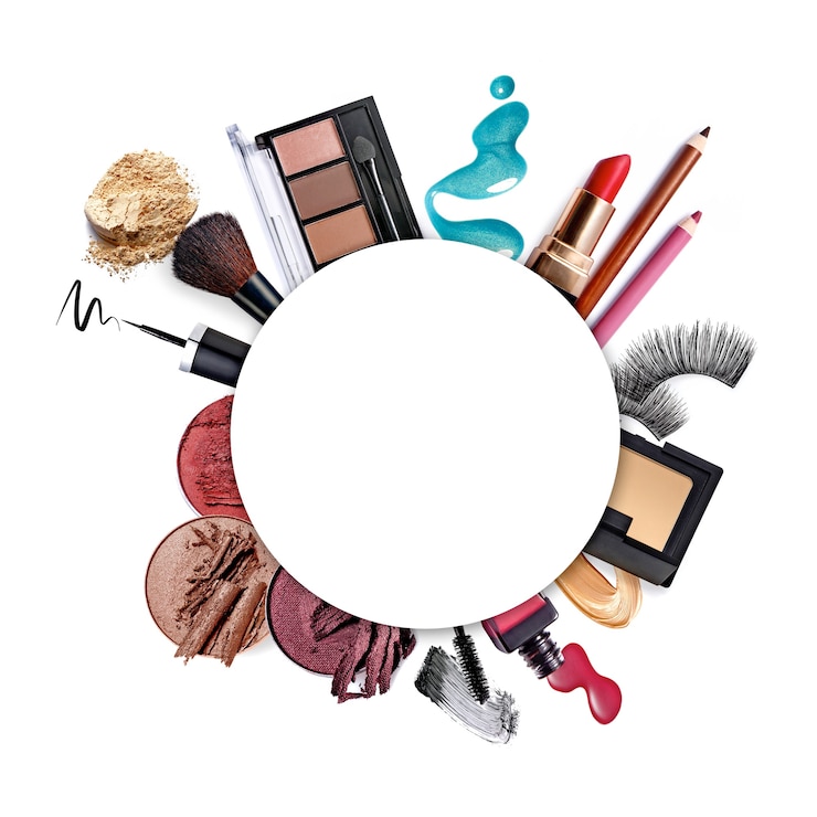 Photo espace de copie rond blanc sur l'ensemble de produits de beauté vue à plat