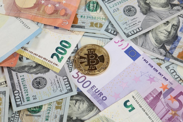 Espèces et pièces de monnaie Euro Dolar multi différents types de billets de nouvelle génération lire turque bitcoin