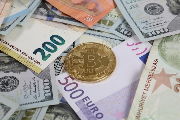 Espèces et pièces de monnaie Euro Dolar multi différents types de billets de nouvelle génération lire turque bitcoin