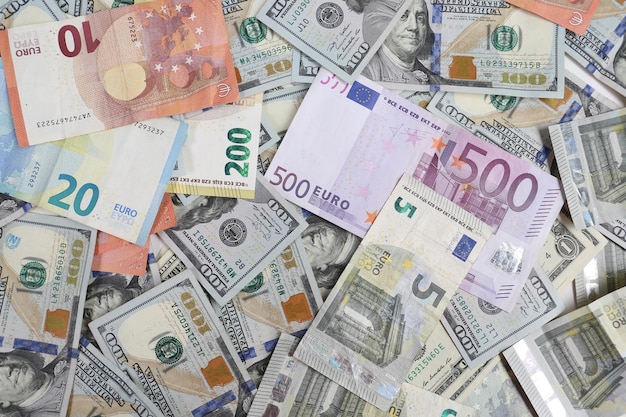 Espèces et pièces de monnaie Euro Dolar multi différents types de billets de nouvelle génération lire turque bitcoin
