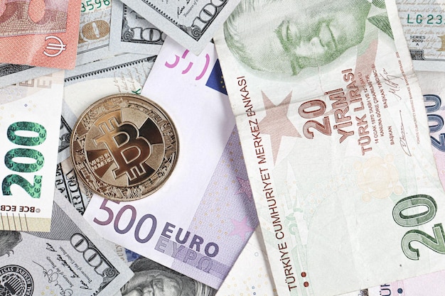 Espèces Et Pièces De Monnaie Multi-euro Dolar, Différents Types De Billets De Banque De Nouvelle Génération, Bitcoin, Livre Turque