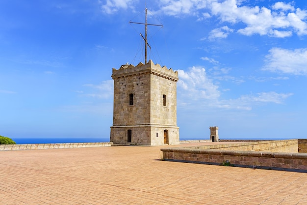 Esplanade du château supérieur sur le mont Montjuic surplombant la mer Méditerranée à Barcelone Espagne