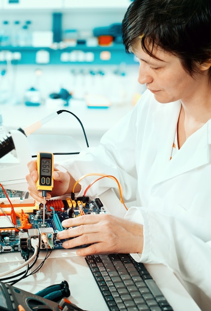 Essais d'équipement électronique