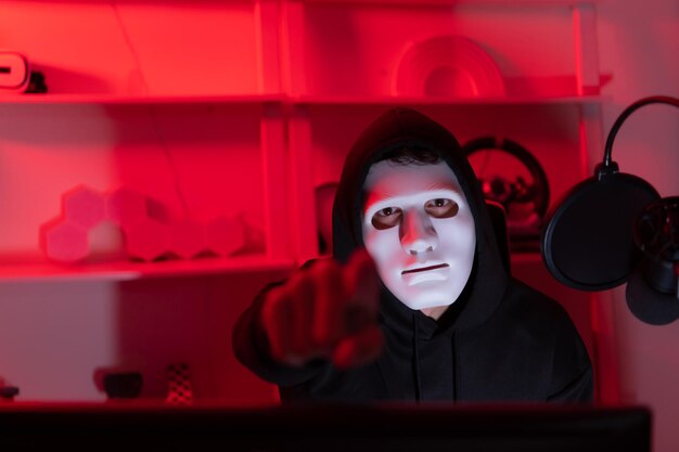 C'est le visage d'un hacker qui connaît les systèmes d'exploitation et d'autres programmes