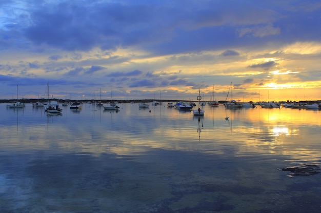 Estany des peix coucher de soleil sur le lac Formentera