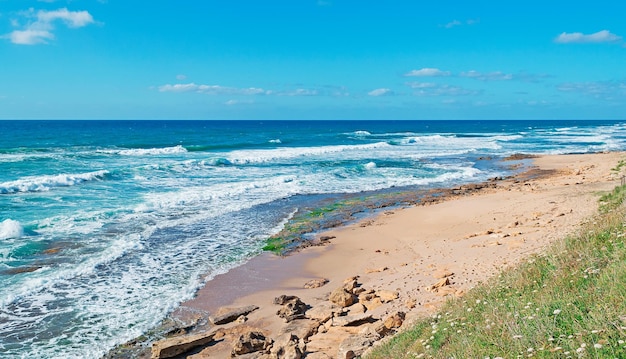 Estran de Castelsardo couvert par les vagues