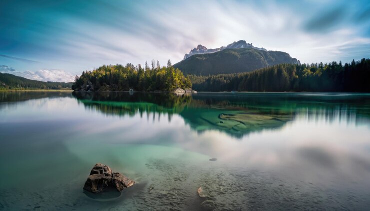 Photo ethereal lake tovel paysage longue exposition