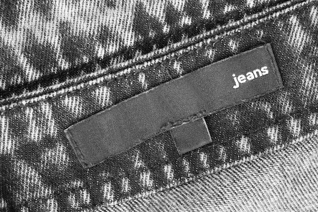 L'étiquette du vêtement dit jeans